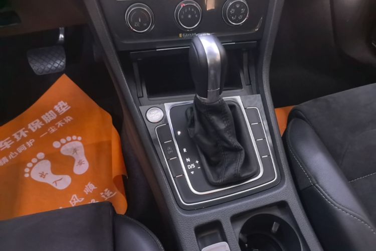 Volkswagen Golf 2018 car image #14
