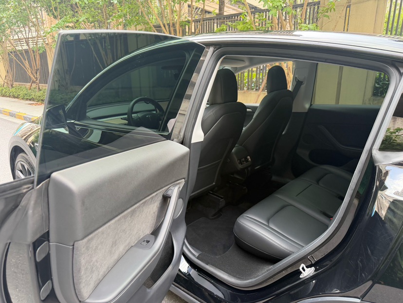 Tesla Model Y 2022 car image #9