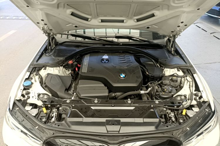 BMW 3 Series 2020 car image #26
