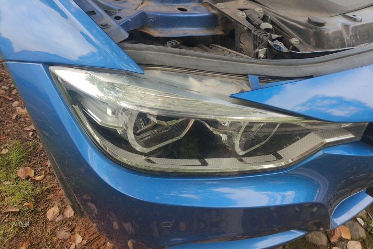 BMW 3 Series 2018 car image #8