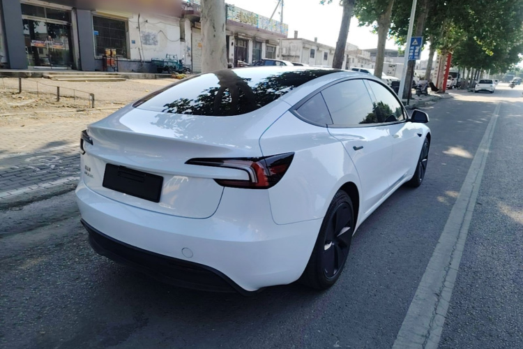 Tesla Model 3 2025 car image #7