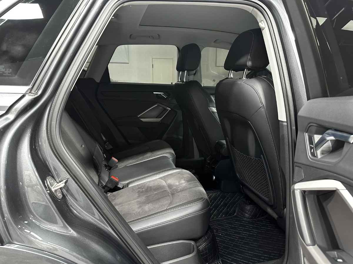 Audi Q3 2023 car image #6