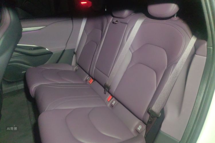 MI SU7 2025 immagine di auto #19