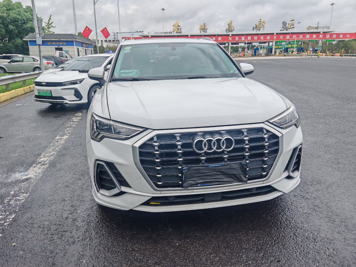 Audi Q3 2020 car image #2