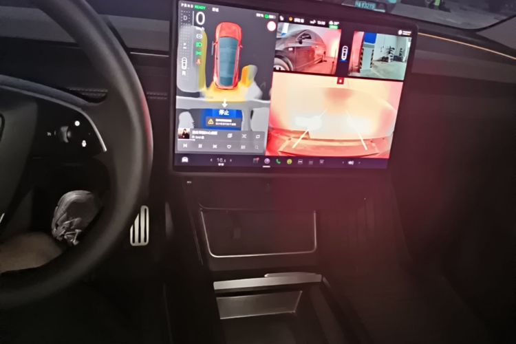 Tesla Model Y 2025 car image #13