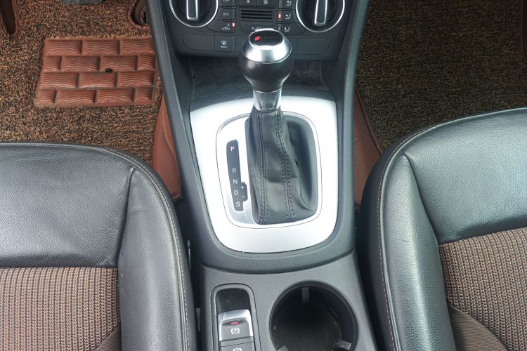 Audi Q3 2017 immagine di auto #30