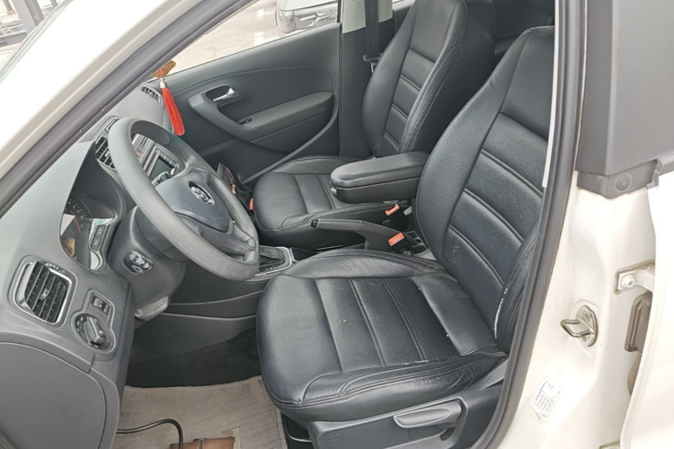 Volkswagen Polo 2015 #15 Volkswagen Polo 2015 car image #15