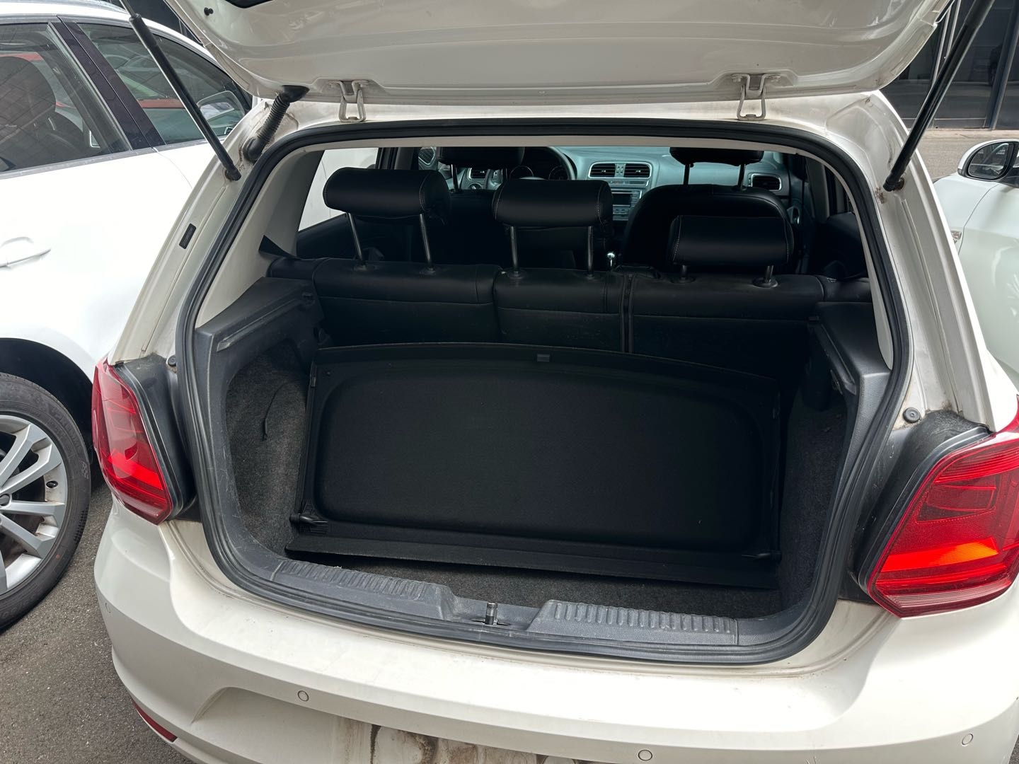 Volkswagen Polo 2015 car image #13