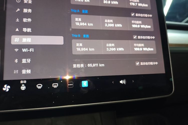 Tesla Model Y 2021 car image #16