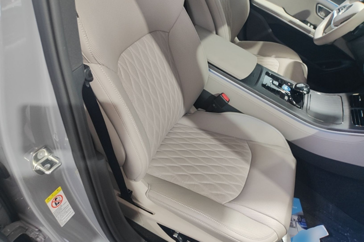 BYD Han 2025 #24 BYD Han 2025 car image #24