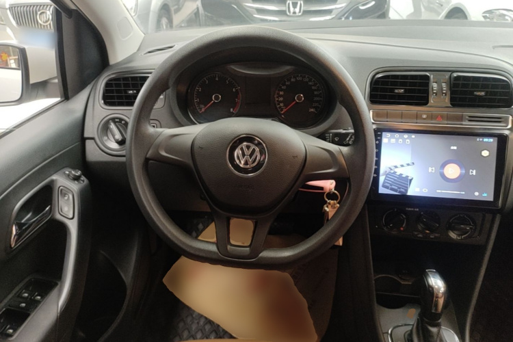 Volkswagen Polo 2017 car image #11