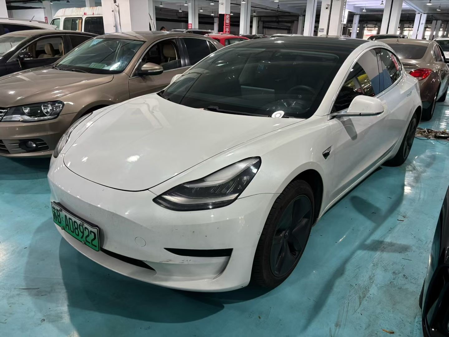 Tesla Model 3 2020 car image 