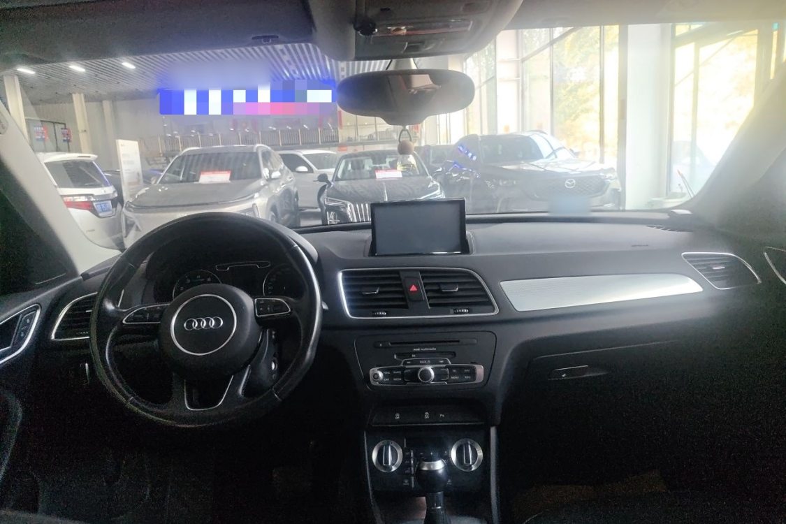 Audi Q3 2016 immagine di auto #21