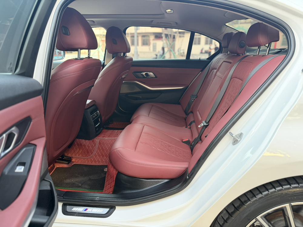 BMW 3 Series 2023 صورة سيارة #14