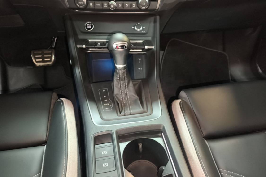 Audi Q3 2024 car image #12