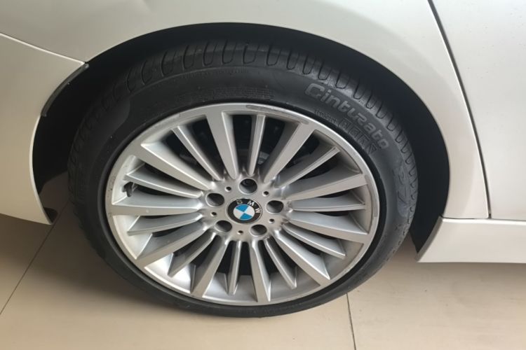 BMW 3 Series 2018 car image #10