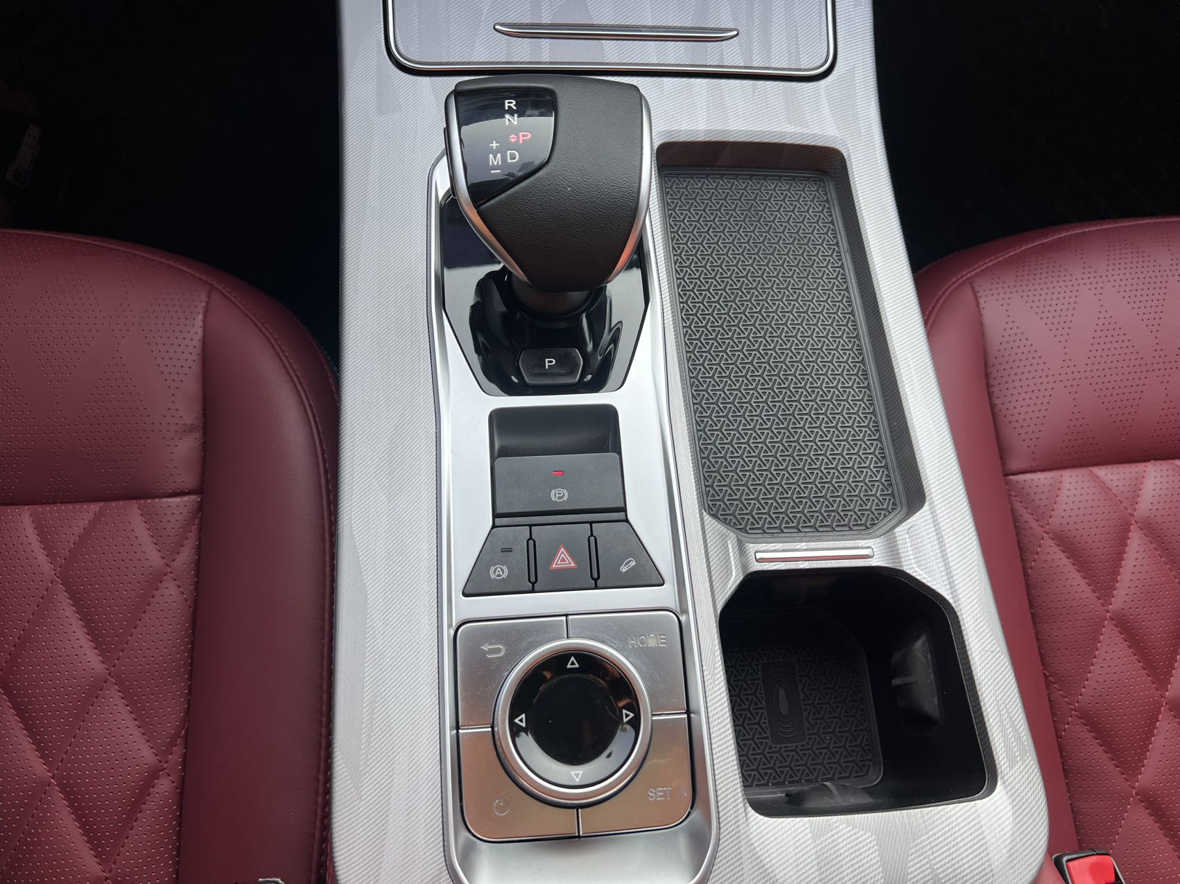 Jetour X70 PLUS 2022 #13 Jetour X70 PLUS 2022 car image #13