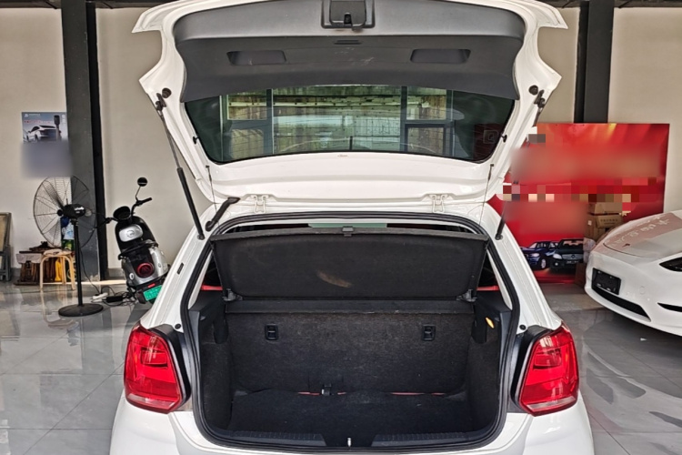 Volkswagen Polo 2017 car image #19