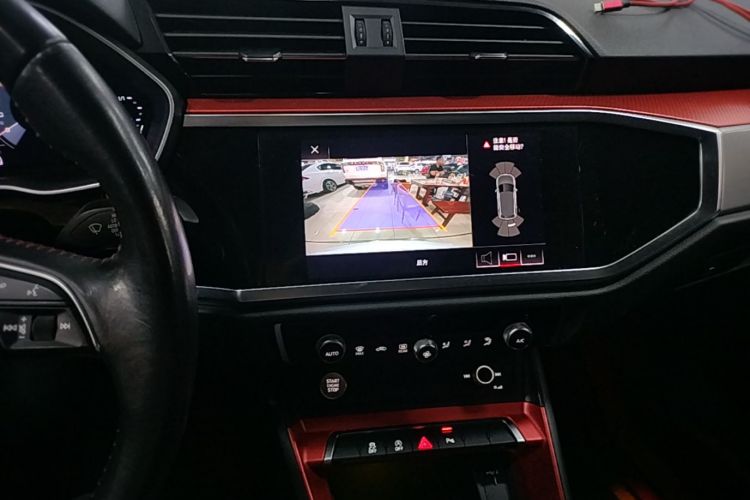 Audi Q3 2020 car image #13