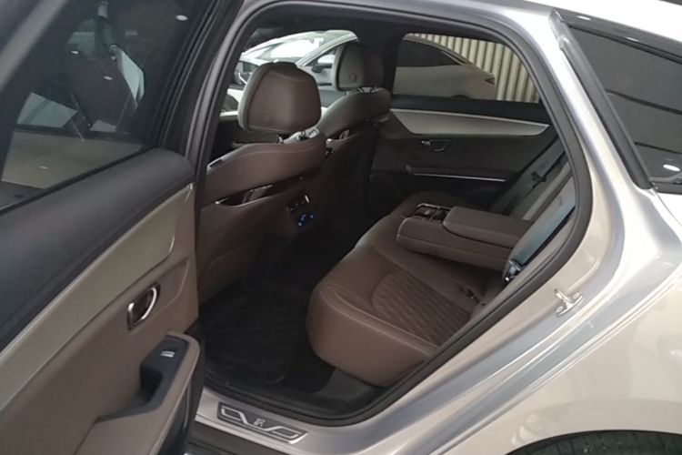 BYD Han 2025 car image #13