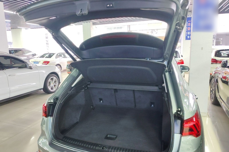 Audi Q3 2021 car image #19
