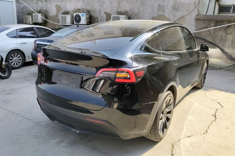 Tesla Model Y 2023 car image #7