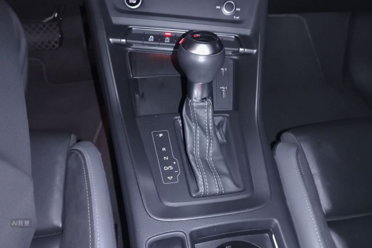 Audi Q3 2021 car image #16