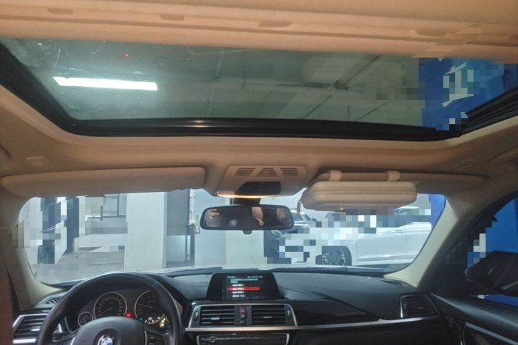 BMW 3 Series 2018 car image #18
