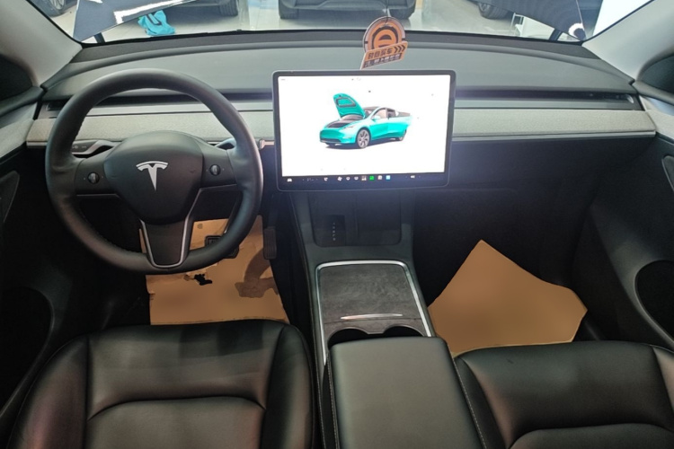 Tesla Model Y 2024 #10 Tesla Model Y 2024 immagine di auto #10