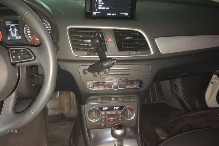 Audi Q3 2019 car image #15