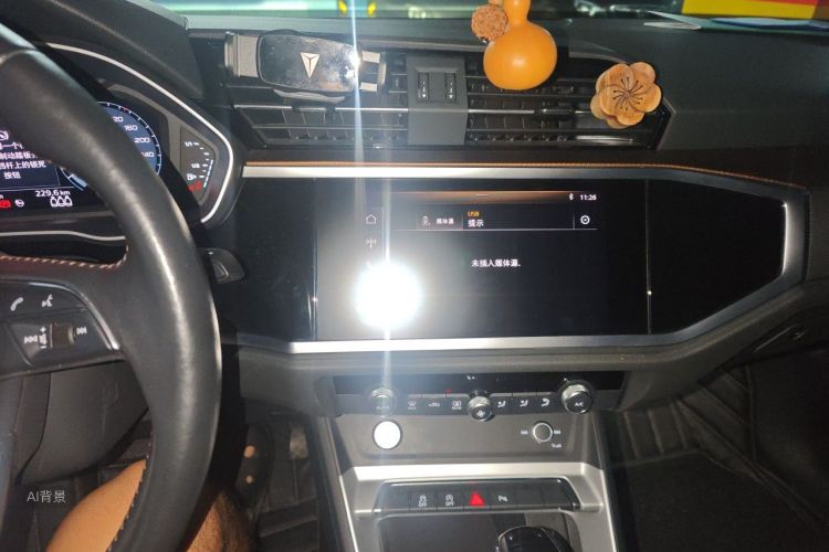 Audi Q3 2020 car image #15