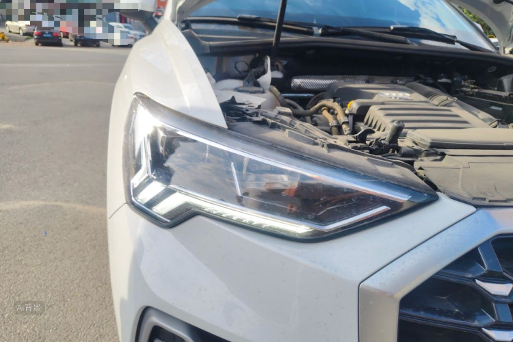Audi Q3 2023 car image #8