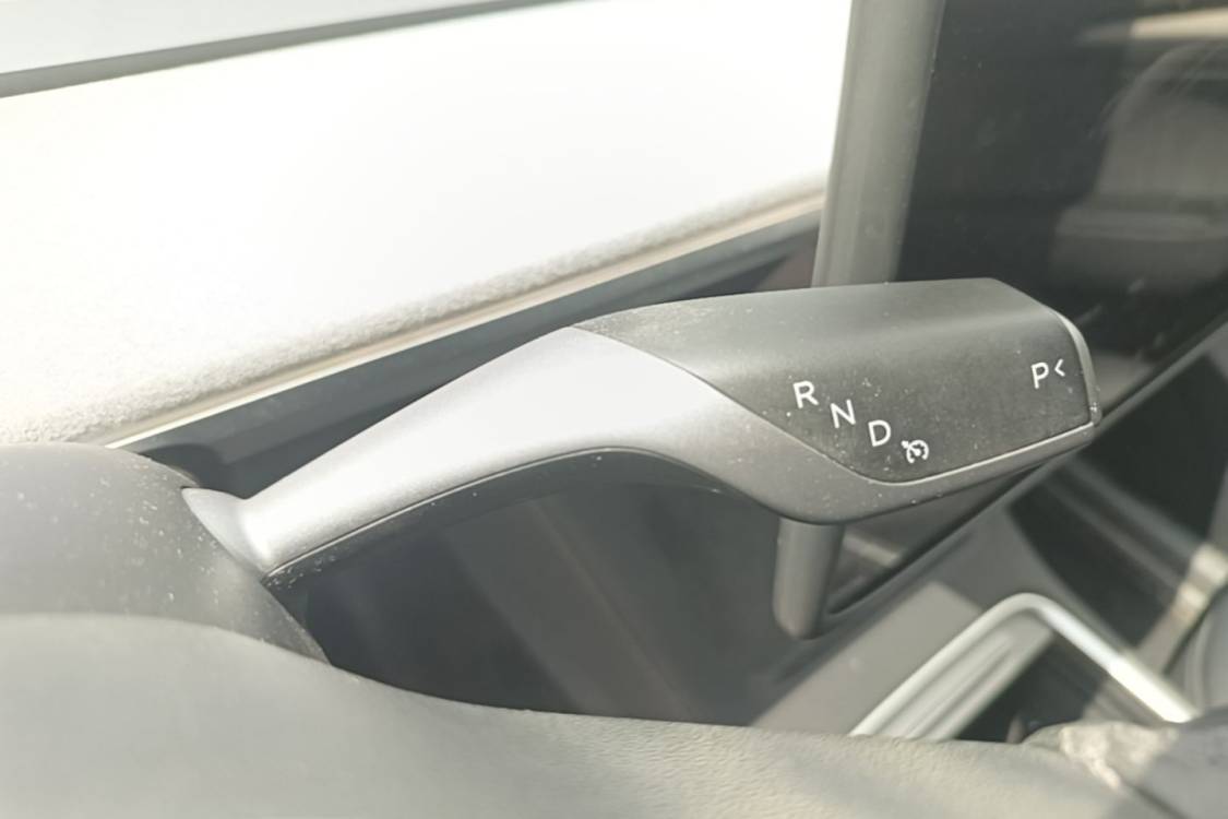 Tesla Model Y 2024 #20 Tesla Model Y 2024 car image #20