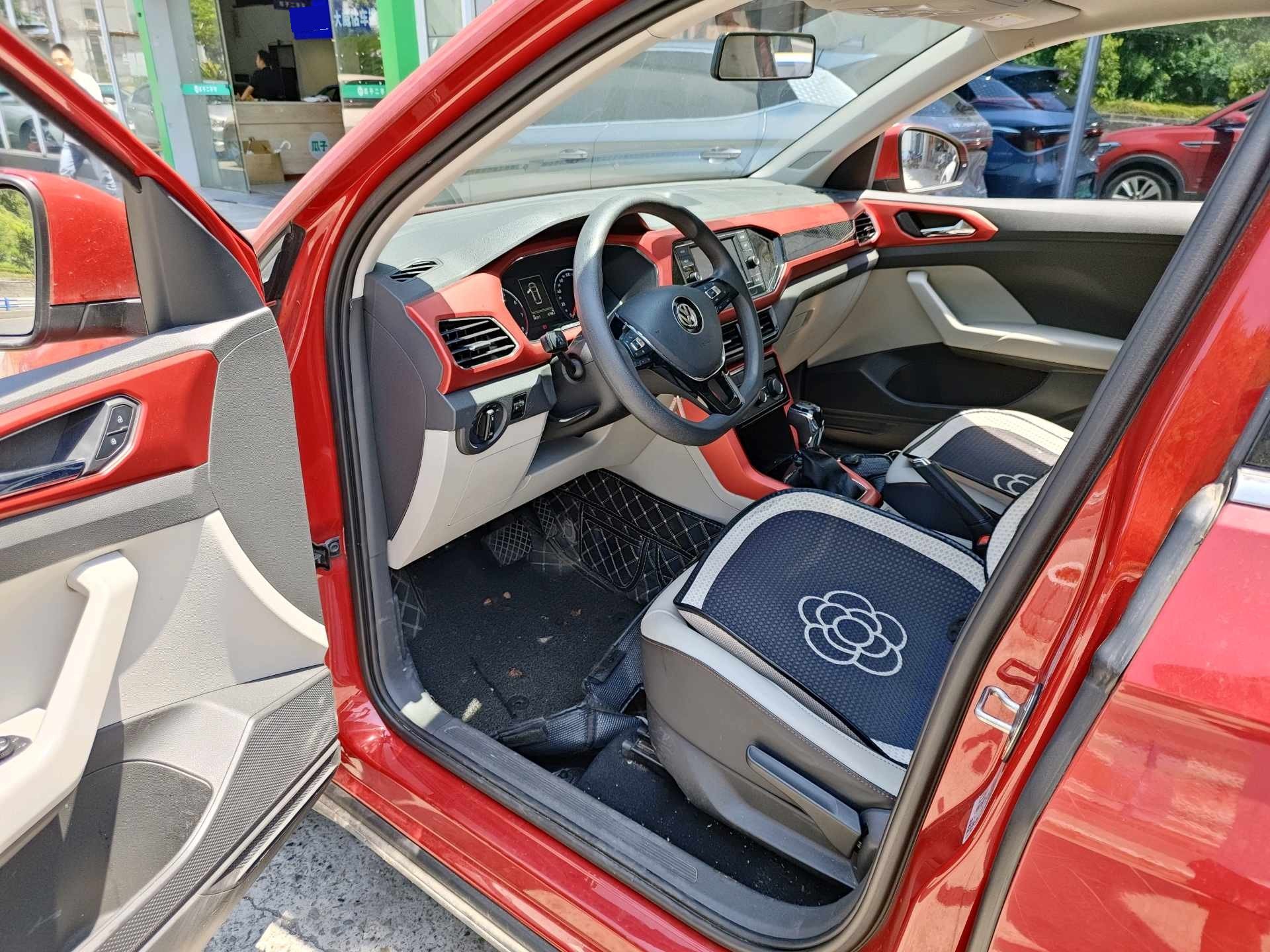 Volkswagen T-Cross 2020 immagine di auto #4