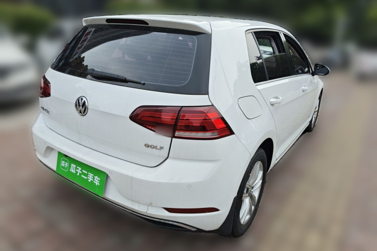 Volkswagen Golf 2018 car image #5