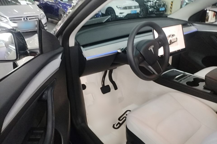 Tesla Model Y 2023 #12 Tesla Model Y 2023 car image #12