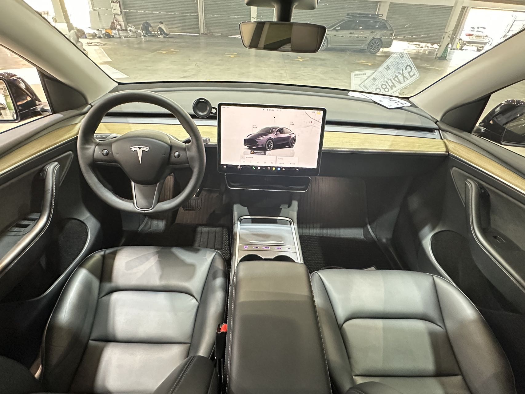 Tesla Model Y 2023 car image #13