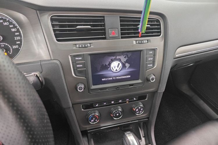 Volkswagen Golf 2016 car image #13