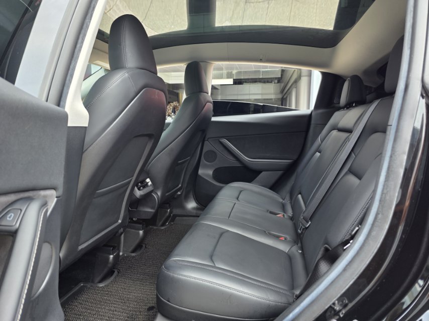 Tesla Model Y 2022 car image #7