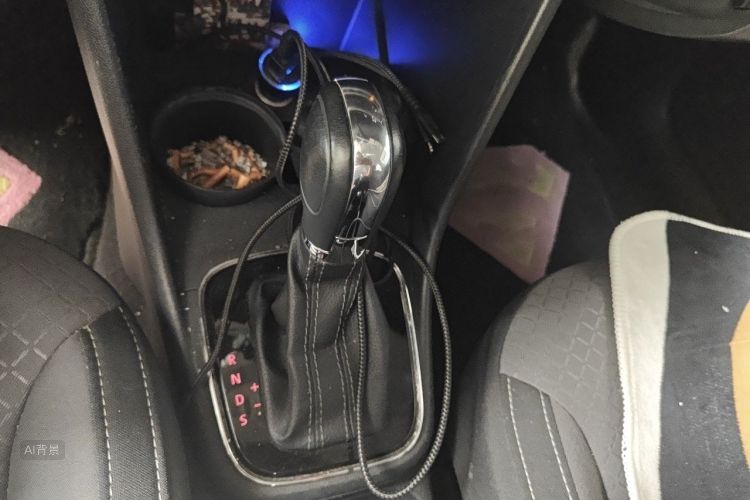 Volkswagen Polo 2015 car image #16