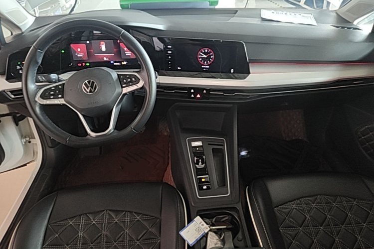 Volkswagen Golf 2021 car image #10