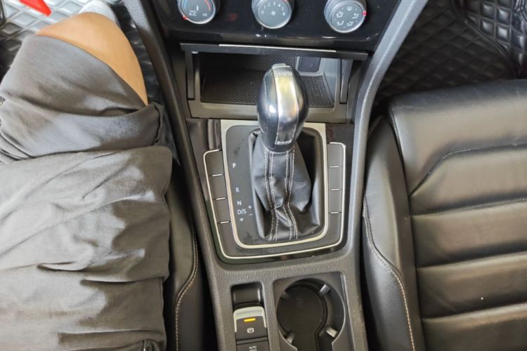 Volkswagen Golf 2016 car image #14