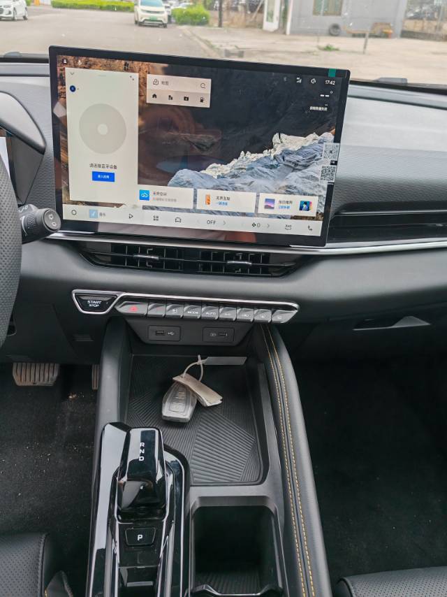 GEELY Coolray 2024 imagen de coche #4