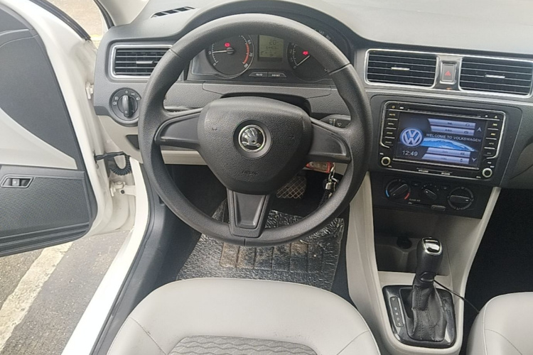 Skoda Rapid 2016 #11 Skoda Rapid 2016 car image #11