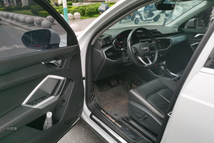 Audi Q3 2021 car image #18