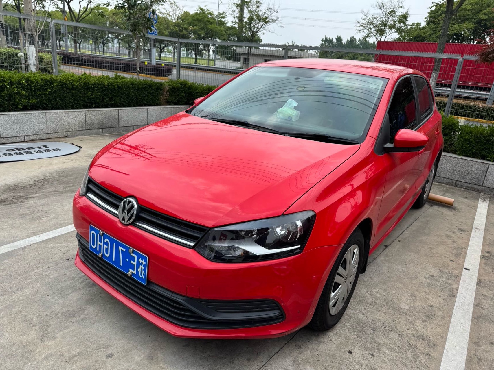 Volkswagen Polo 2016 car image 