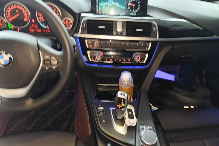 BMW 3 Series 2019 car image #13