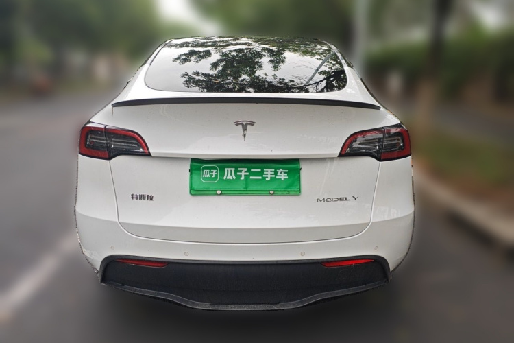 Tesla Model Y 2024 #4 Tesla Model Y 2024 car image #4
