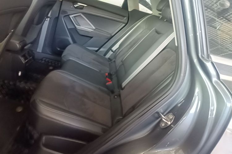 Audi Q3 2020 car image #13