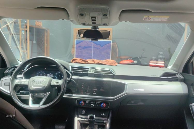 Audi Q3 2020 car image #11